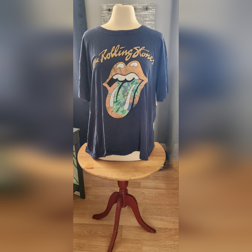 Womens ROLLING STONES short sleeve tshirt.